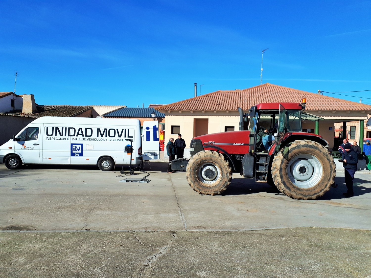 Los vehículos agrícolas que superen los 40 Km/hora deben pasar su primera ITV a los cuatro años 